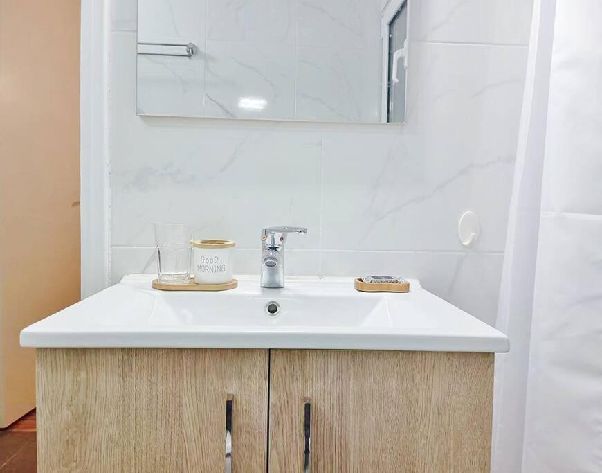 Sunny Two-Bedroom Apartment Next To Panathenaic Stadium Kültér fotó